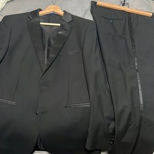 Men’s Gino Vitale 2 piece Tuxedo